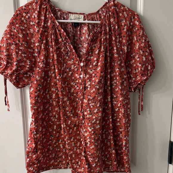 Universal Thread Red Floral Blouse - Picture 1 of 3